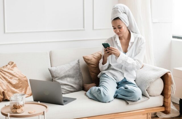 Woman relaxing on her couch playing Freecash for money.