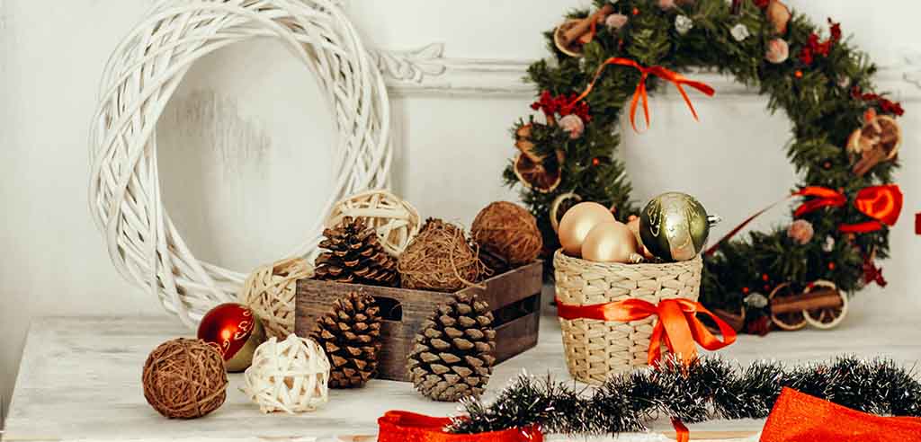 Holiday decorating services