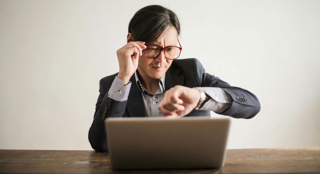 An annoyed manager waiting for a new hire to show up.