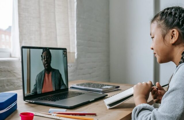 italki session holding a session over video call.