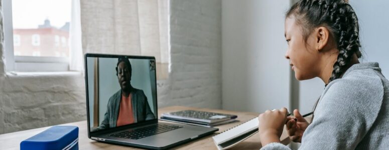 italki session holding a session over video call.