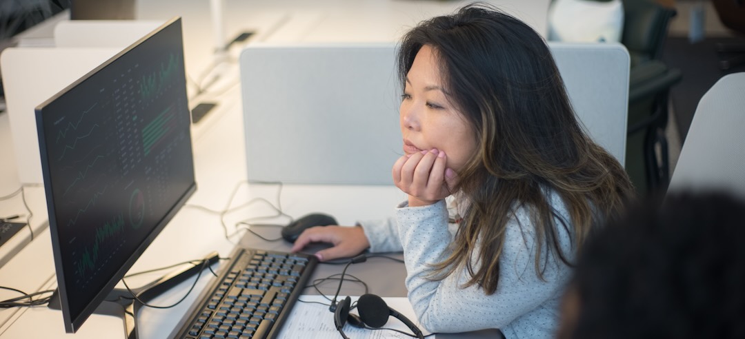 Virtual assistant working on a computer.
